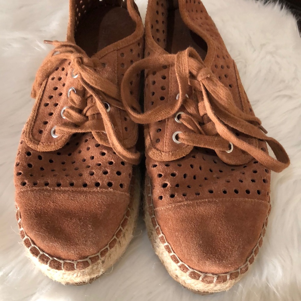 Super cute J/slides leather sneakers
